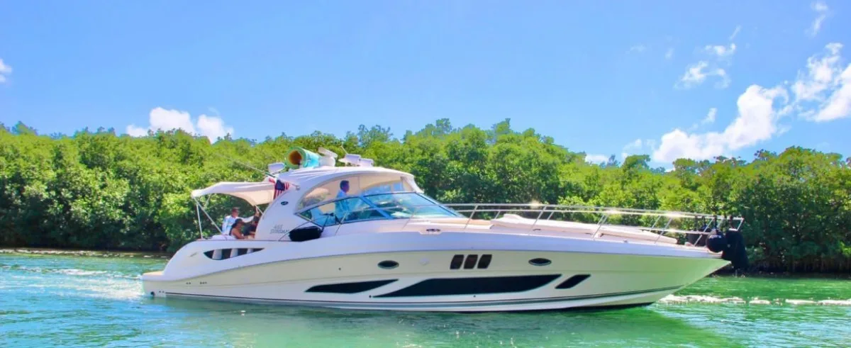 Agora SeaRay — Yate de lujo en Cancún disponible para renta