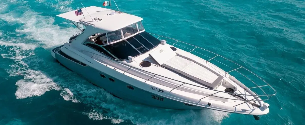 Explorer Sea Ray — Yate de lujo en Cancún disponible para renta