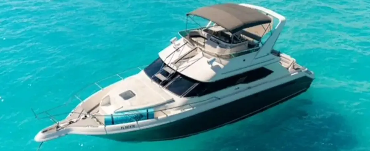 Necesity I FlyBridge — Yate de lujo en Cancún disponible para renta