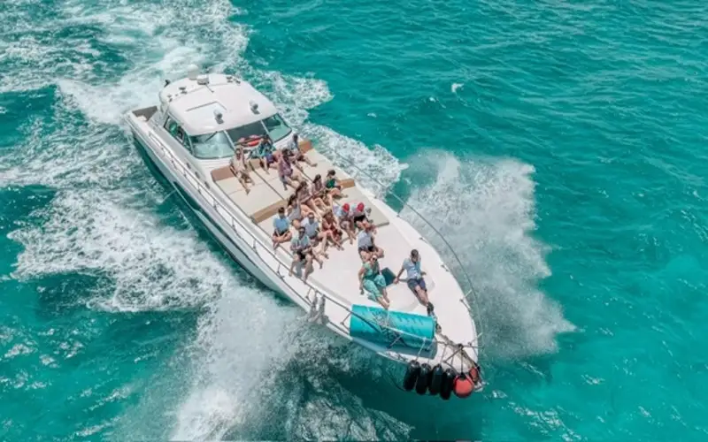 La Incondicional SeaRay — Yate de lujo en Cancún disponible para renta